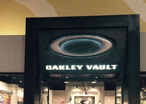 oakley vault outlet